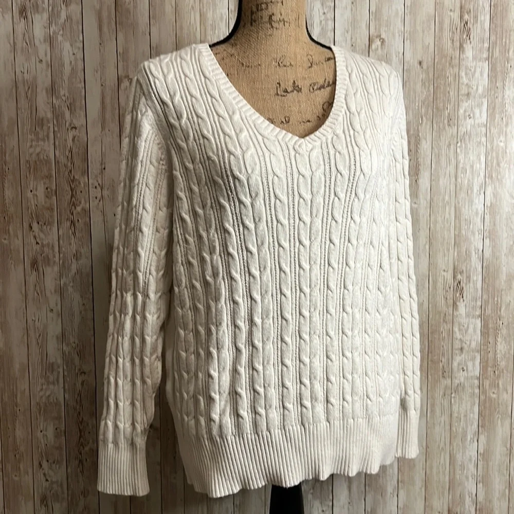 🐺St Johns Bay Ivory V-Neck Knit Sweater